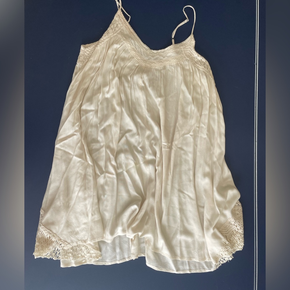 Like new, womens Billabong cover up size M